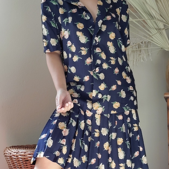 Vintage Floral Shift Dress - Picture 5 of 12